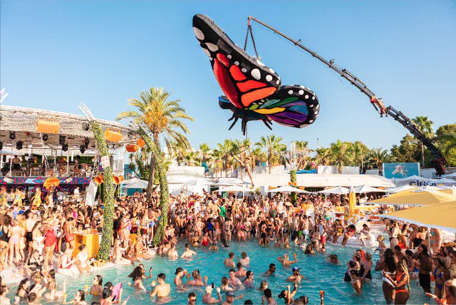 O Beach, Pool party